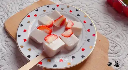 Yogurt strawberry