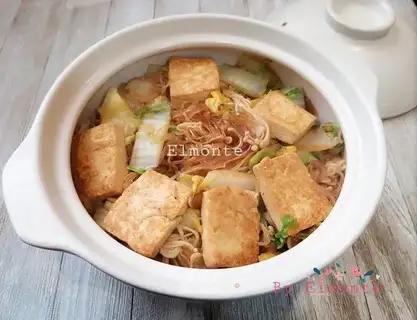 A cabbage fan with tofu