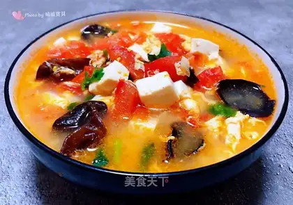 Tomato curry ear and egg soup