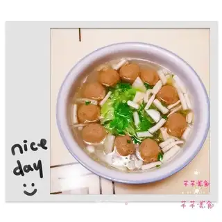 Beefball soup with cabbage sea mushrooms