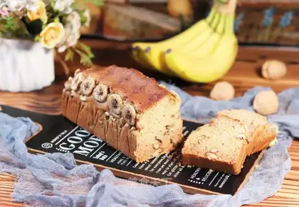 Banana walnut cake