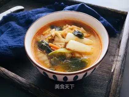 Hot cabbage pastry soup
