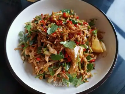 Spicy hands tore chickens
