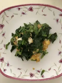 Spinach fried eggs