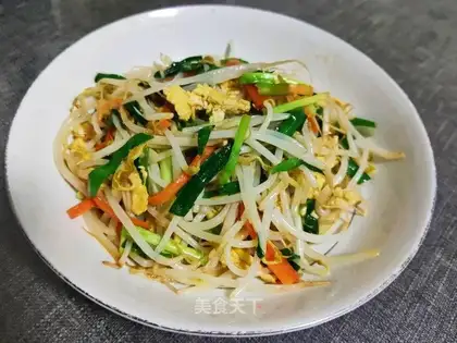 Scrambled bean sprouts