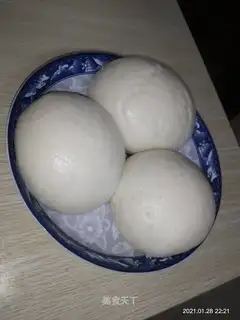 White buns