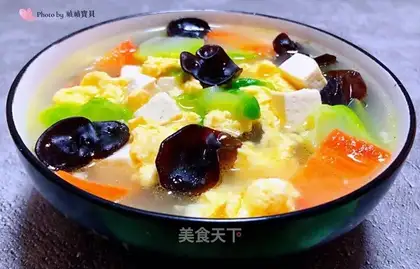 Soybeans, curds, omelet soup