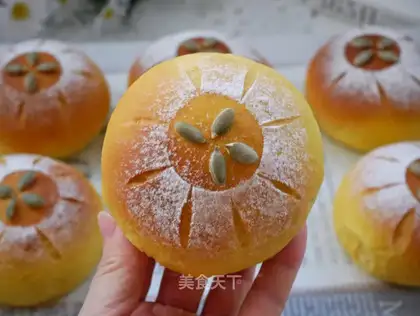 Pumpkin cheese bun