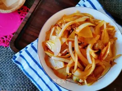 Onion fried potato chips