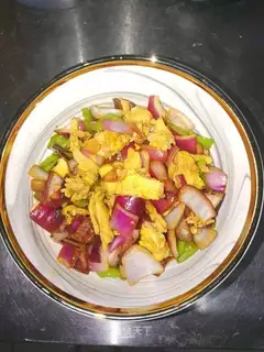Onion pepper fried eggs