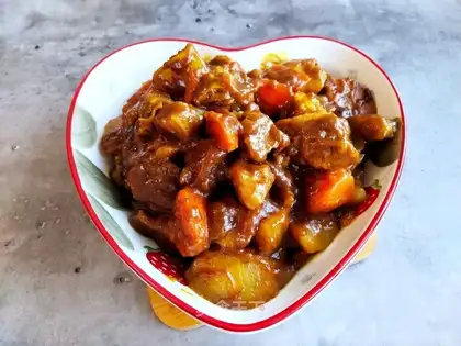 Curry cow and potatoes