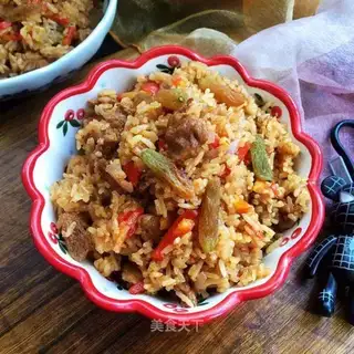 The lamb's hand grabs rice