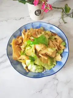 The cabbage is dry tofu