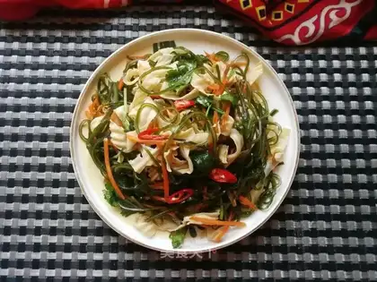 Seaweed silk mixed with man-made meat