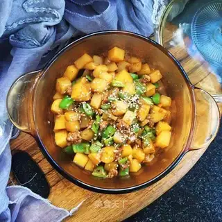 Black pepper beef, fried potatoes