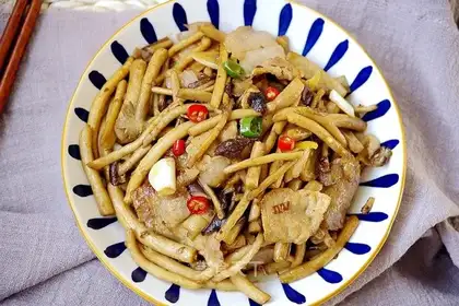 Tea mushrooms