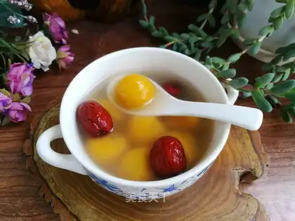 Red-tree pumpkin sesame soup