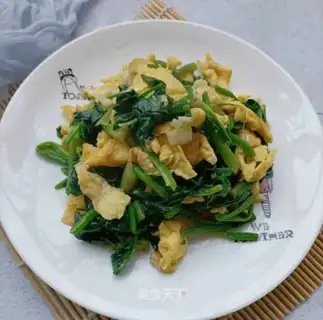 Spinach fried eggs