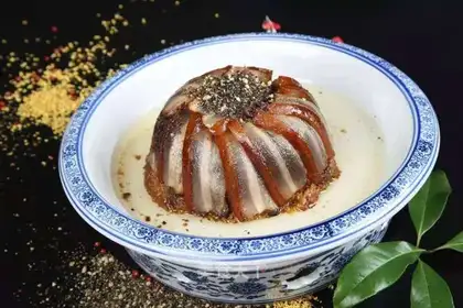 The fragrance of the courtyard's rice and sand