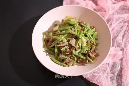Beef fried beans