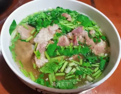 Clean up the lamb's leg