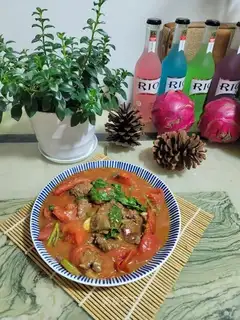 Beef cooking tomatoes
