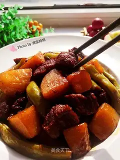 Creamed beef potatoes and beans