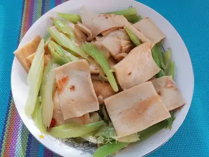 The celery makes thousands of tofu