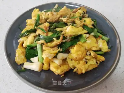 Garlic fried duck eggs