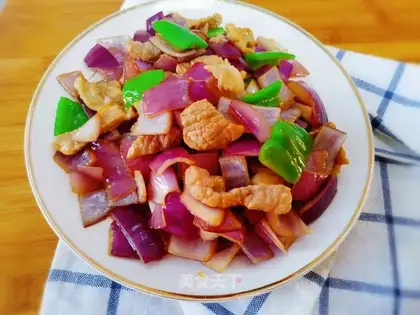 Onion fried meat