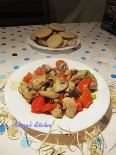 Colorful pepper and mushroom chicken