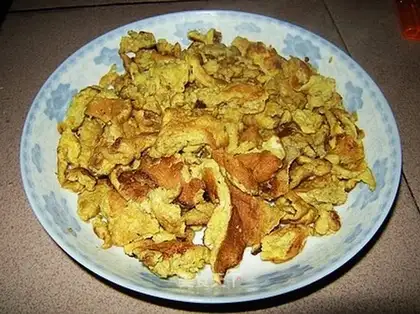 Scrambled eggs with mushroom flavor