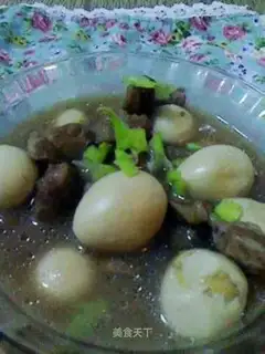 Braised pork and quail eggs
