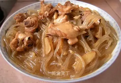 Chicken stewed with vermicelli