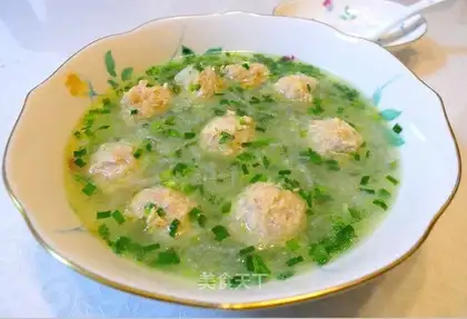 Shredded radish meatball soup