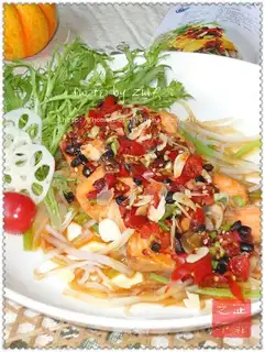 Salmon with chopped pepper and radish