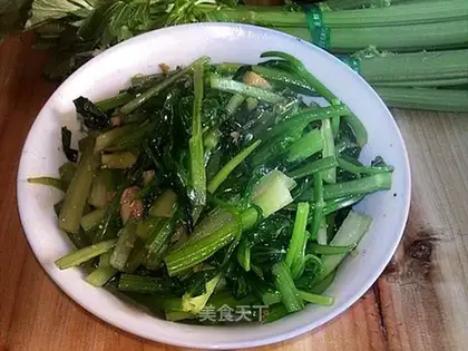 Fried celery leaves with garlic