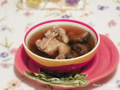 Slow cooker mushroom chicken soup