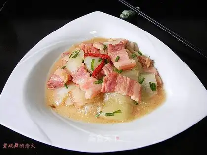 stir-fried cabbage with bacon slices