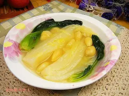 Chicken soup, ginkgo and Chinese cabbage