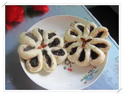 Chrysanthemum steamed buns