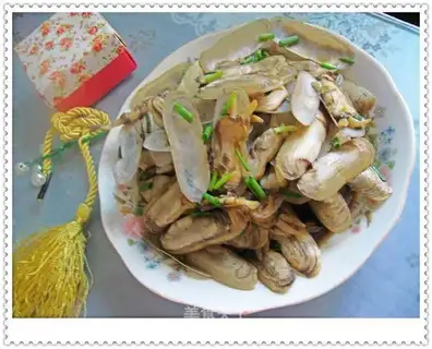 Razor clam in scallion oil