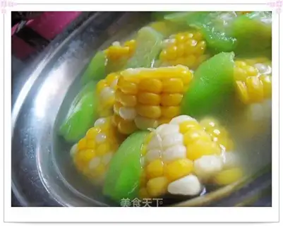 Ringed melon and corn soup