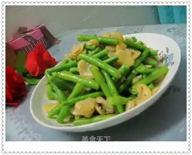 stir-fried broad bean slices with cowpea