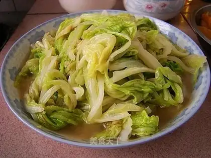 Garlic cabbage leaves