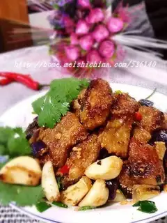 Stewed fish with garlic