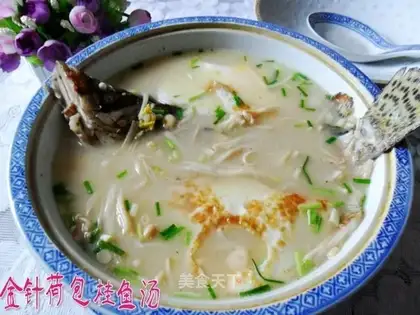 Mandarin fish soup with golden needles and poached