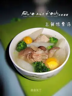 Three delicacies pork ribs soup