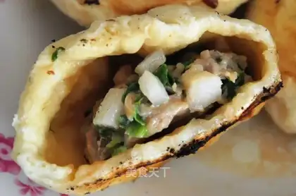 Crystal duck pork fried buns