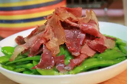 Ham with peas